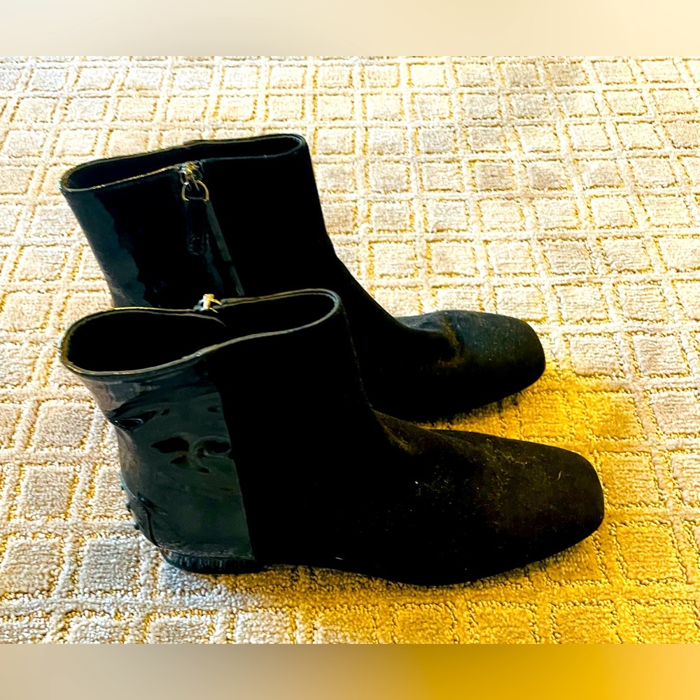 Tod's black suede and patent leather women's shoe boot (Size 11)